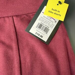 NWT Art Class Burgundy Active Skirt